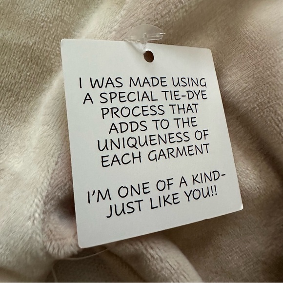 btween Cream and Tan Velour 2 piece Sweatsuit Size 7 Girls - Picture 5 of 14